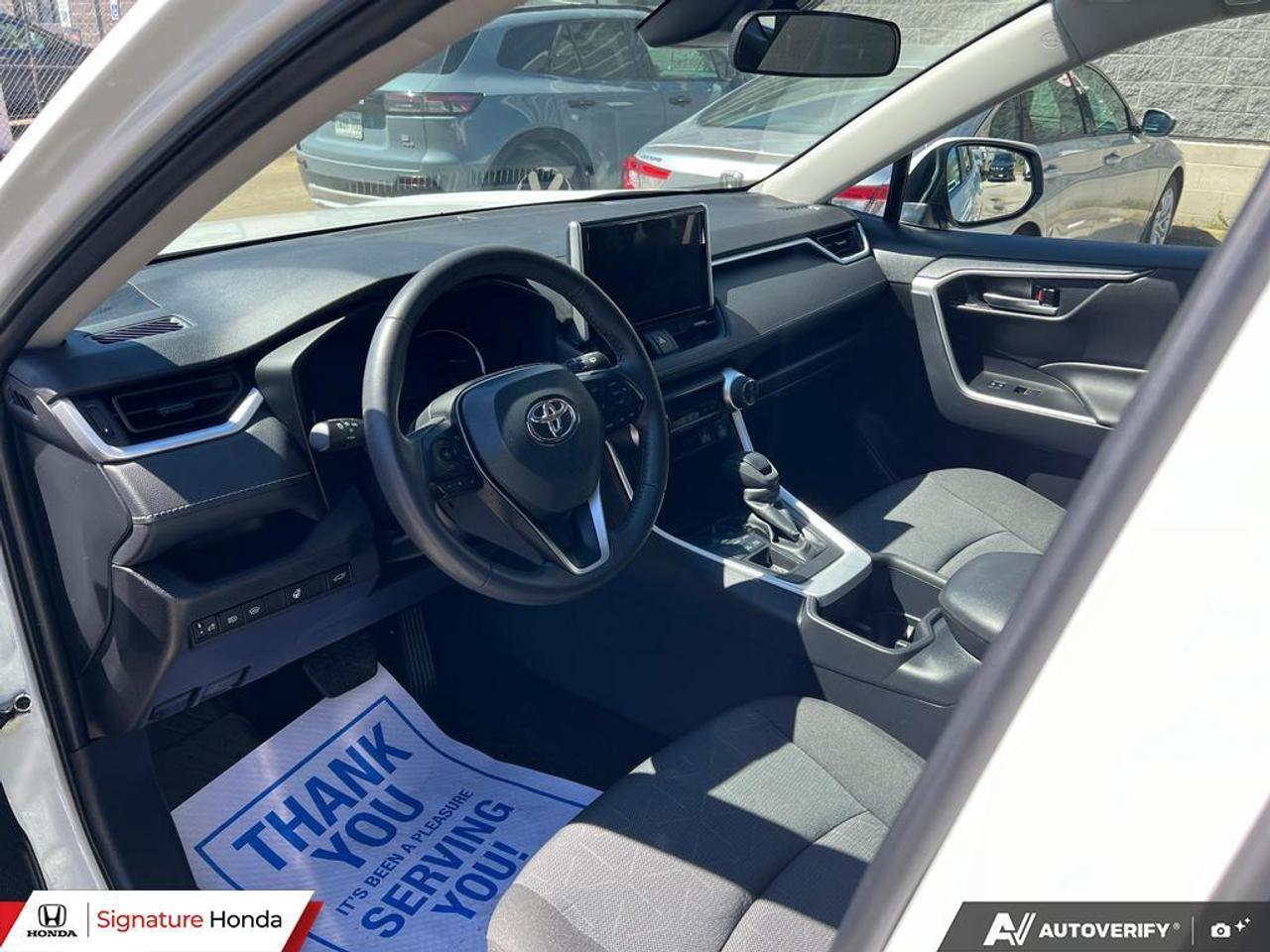 2025 Toyota RAV4 XLE Photo