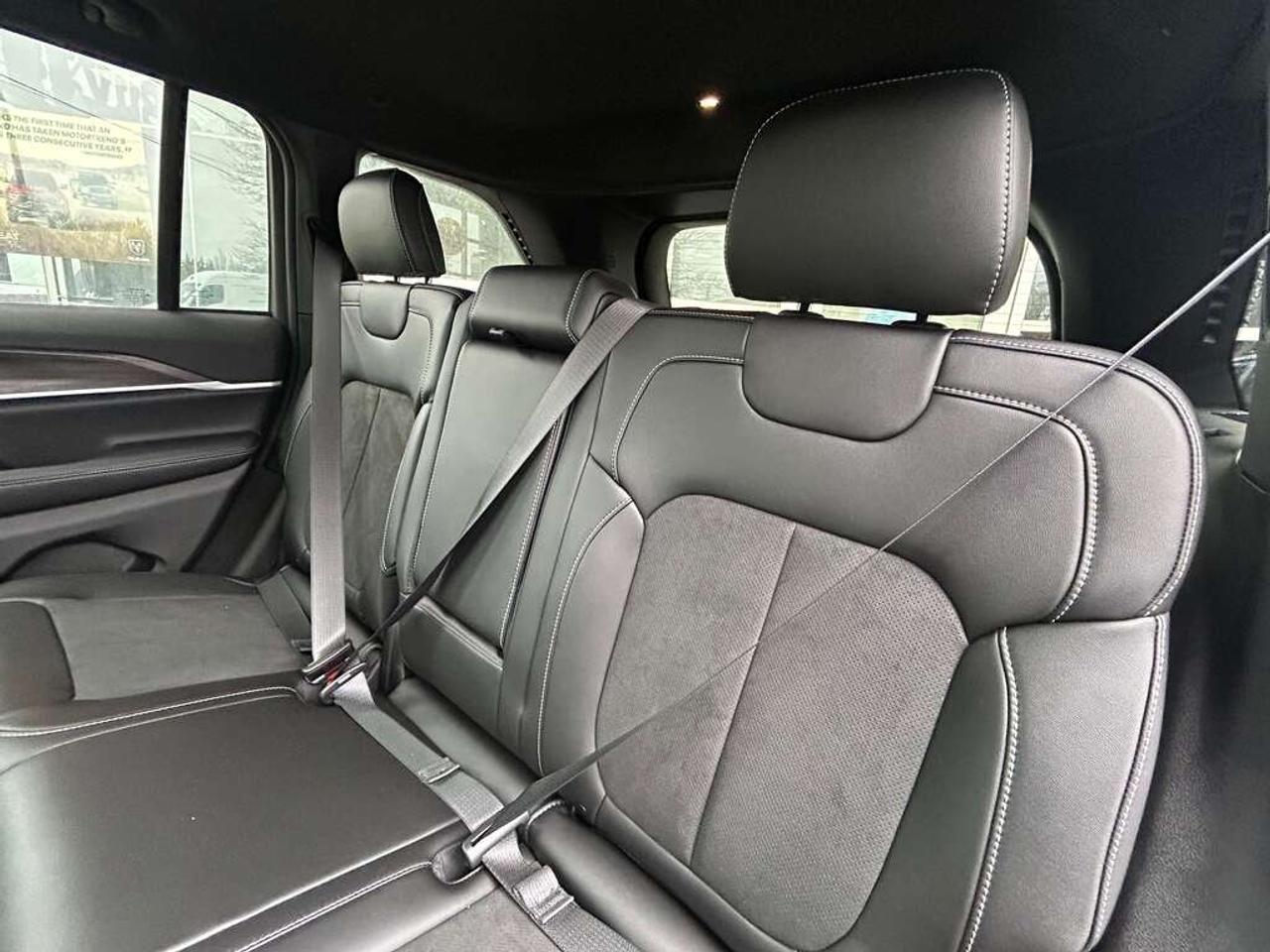 2026 Jeep Grand Cherokee Base 4dr 4x4 Photo