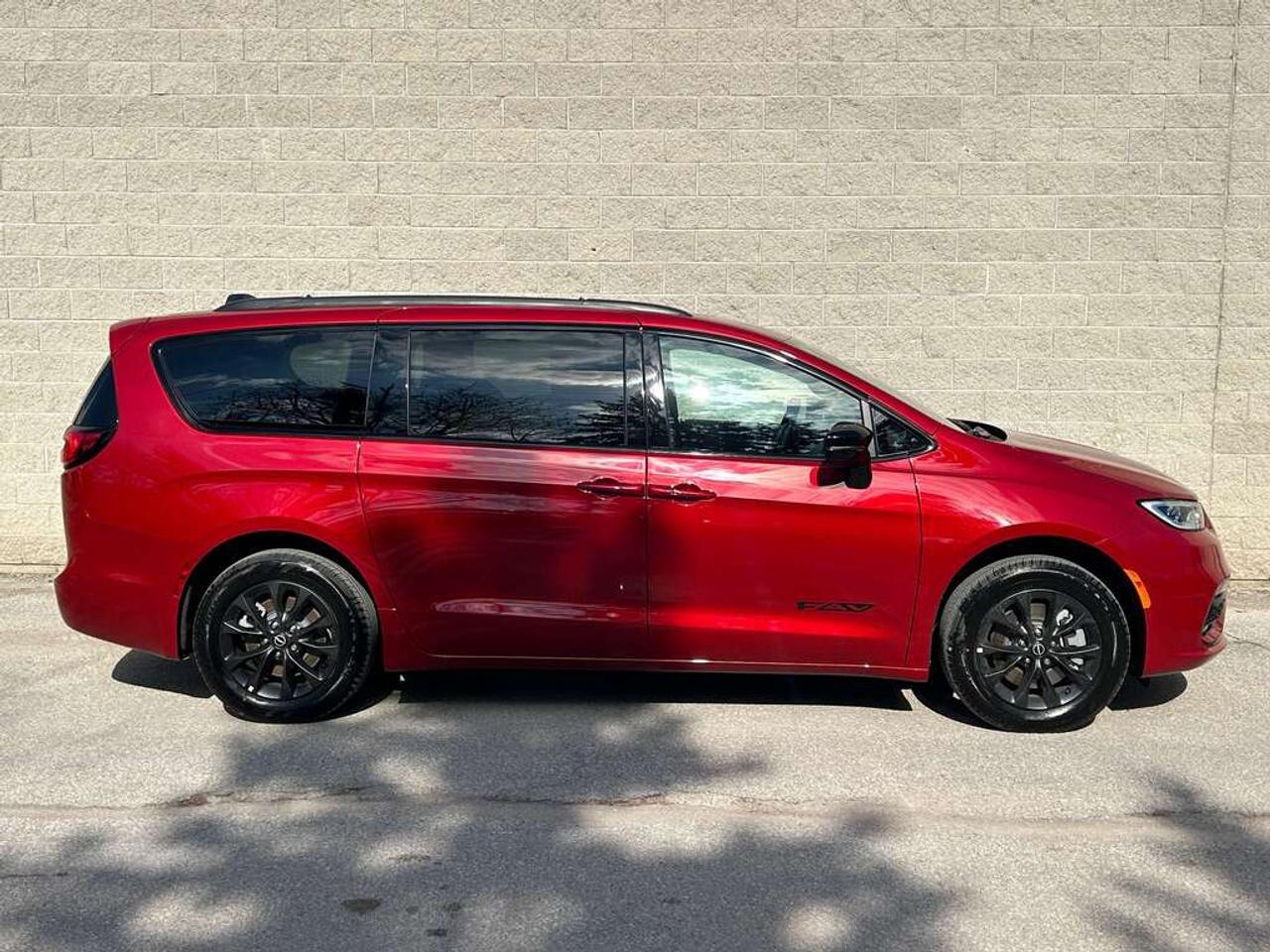 2026 Chrysler Pacifica Select All-Wheel Drive Passenger Van Photo