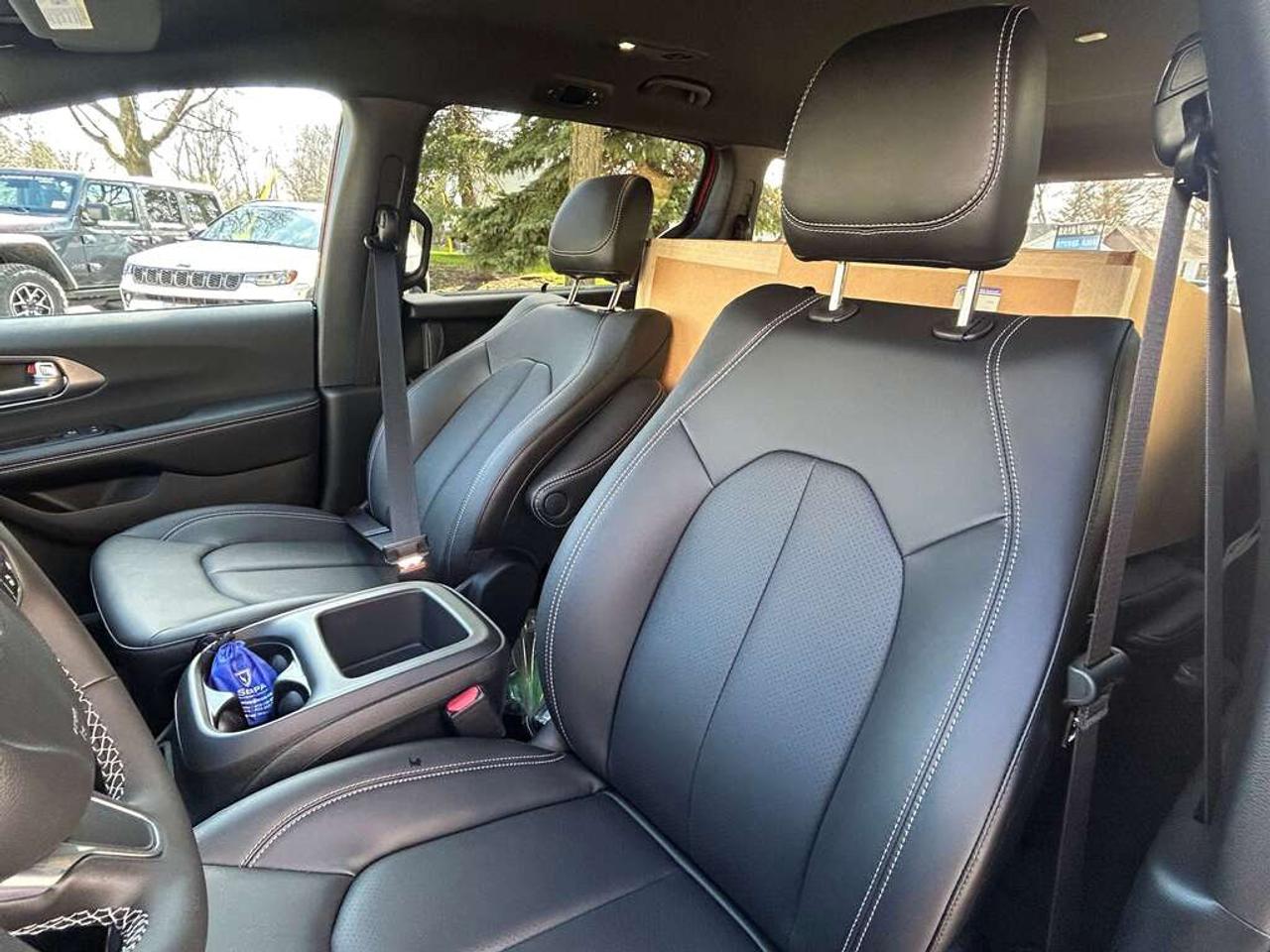 2026 Chrysler Pacifica Select All-Wheel Drive Passenger Van Photo