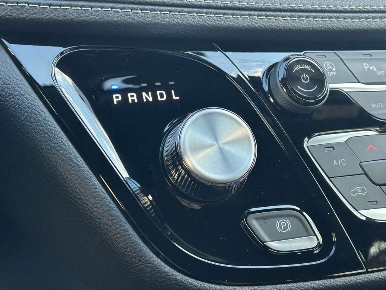 2026 Chrysler Pacifica Select All-Wheel Drive Passenger Van Photo