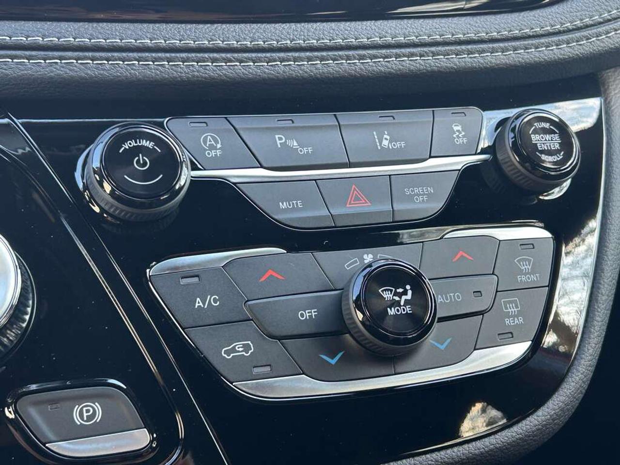 2026 Chrysler Pacifica Select All-Wheel Drive Passenger Van Photo