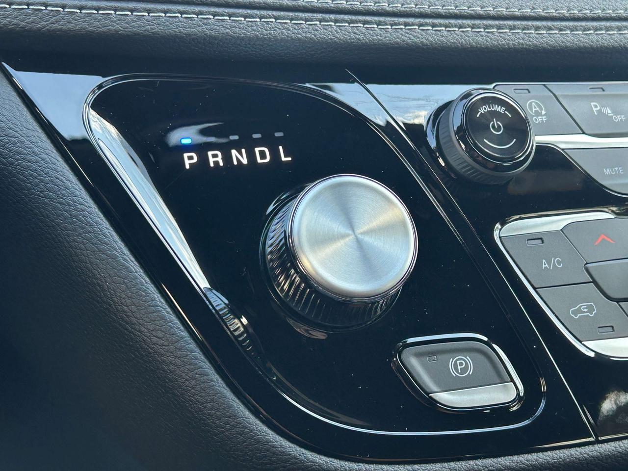 2026 Chrysler Pacifica Select All-Wheel Drive Passenger Van Photo