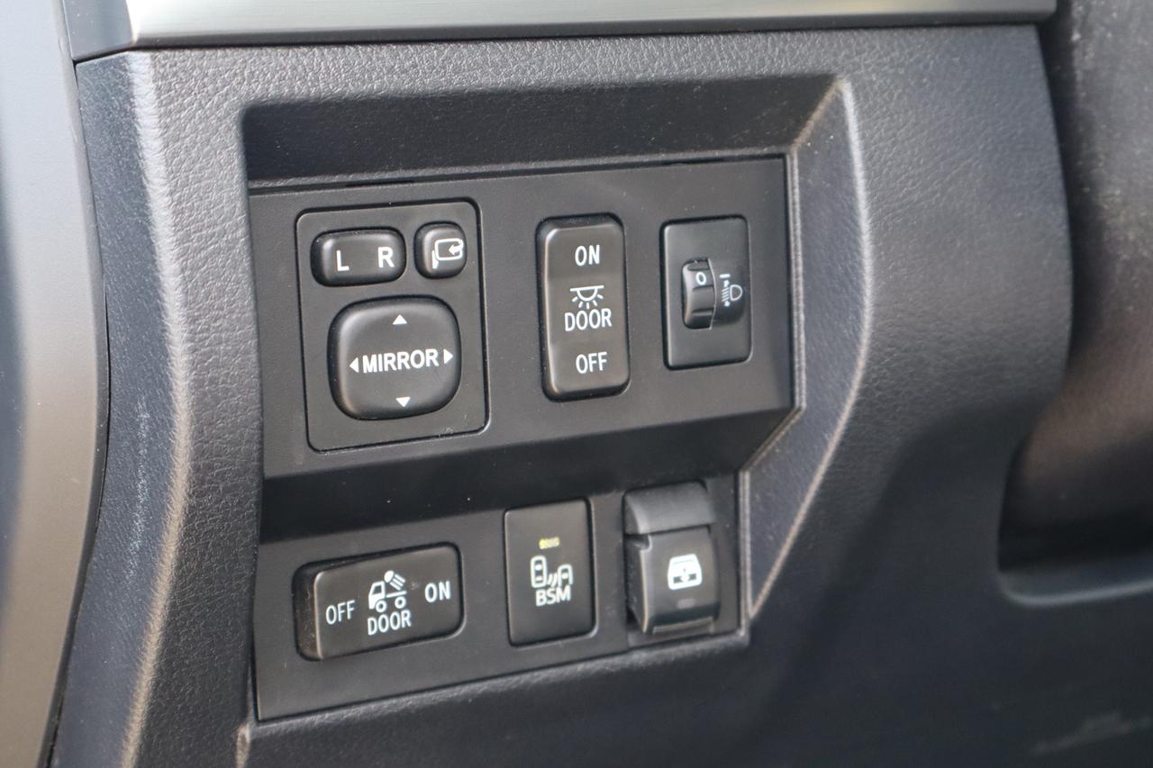 2017 Toyota Tundra Platinum CrewMax 5.7L 4WD No Accident Safety Certi Photo
