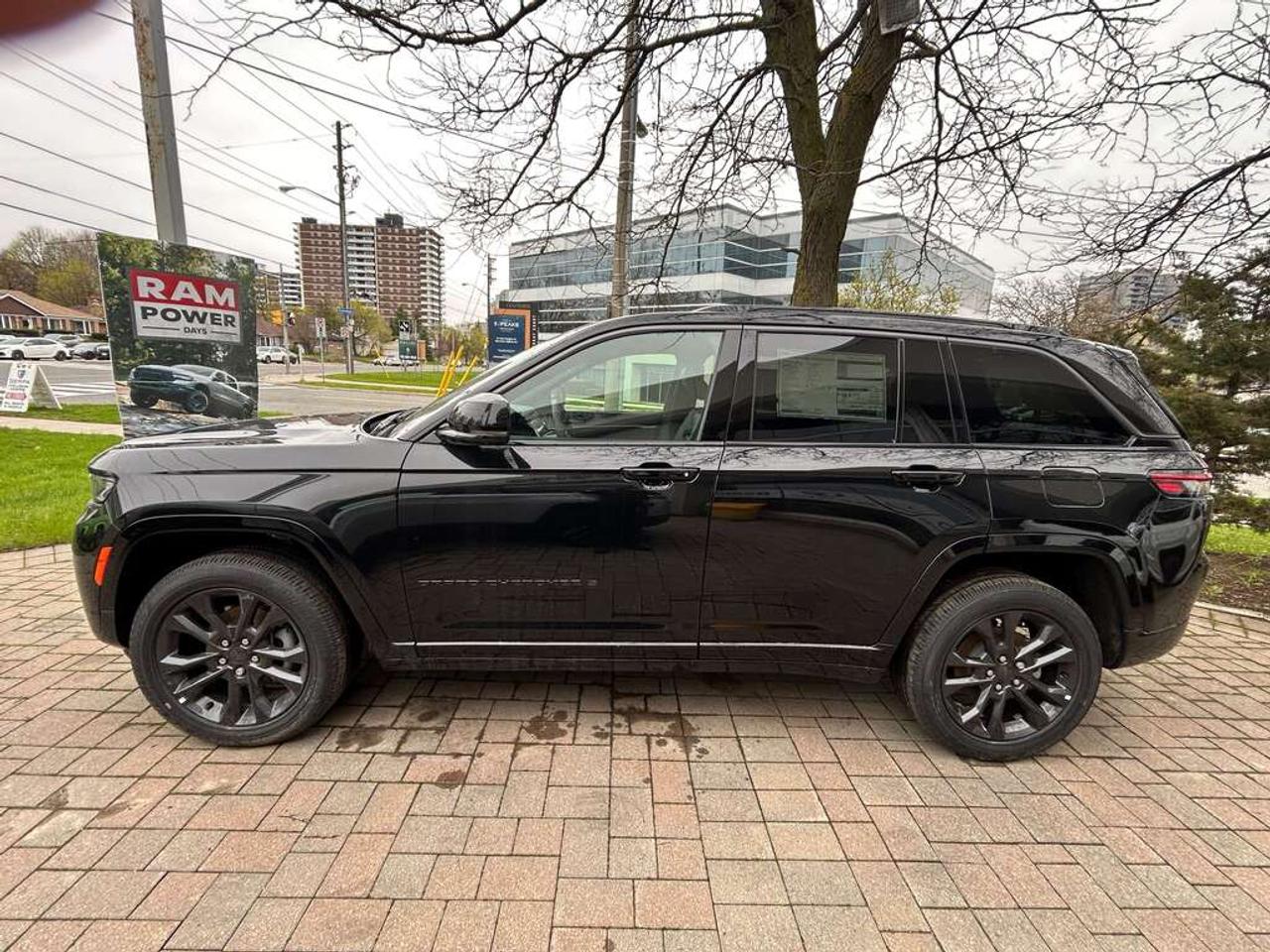 2026 Jeep Grand Cherokee Base 4dr 4x4 Photo2