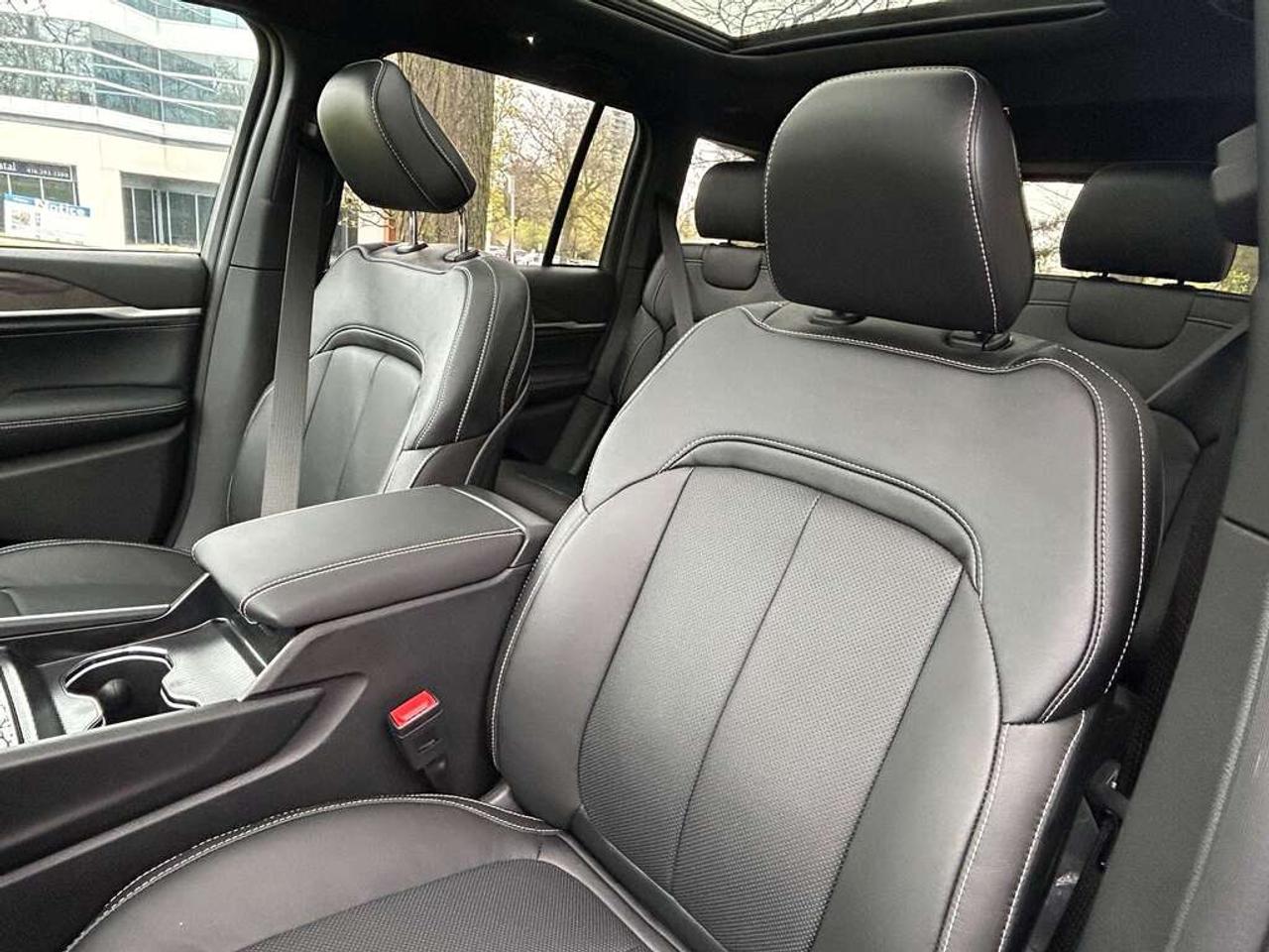 2026 Jeep Grand Cherokee Base 4dr 4x4 Photo