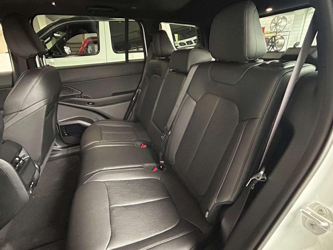 2026 Jeep Cherokee Overland 4dr 4x4 Photo