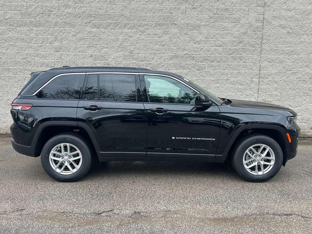 2026 Jeep Grand Cherokee Base 4dr 4x4 Photo3
