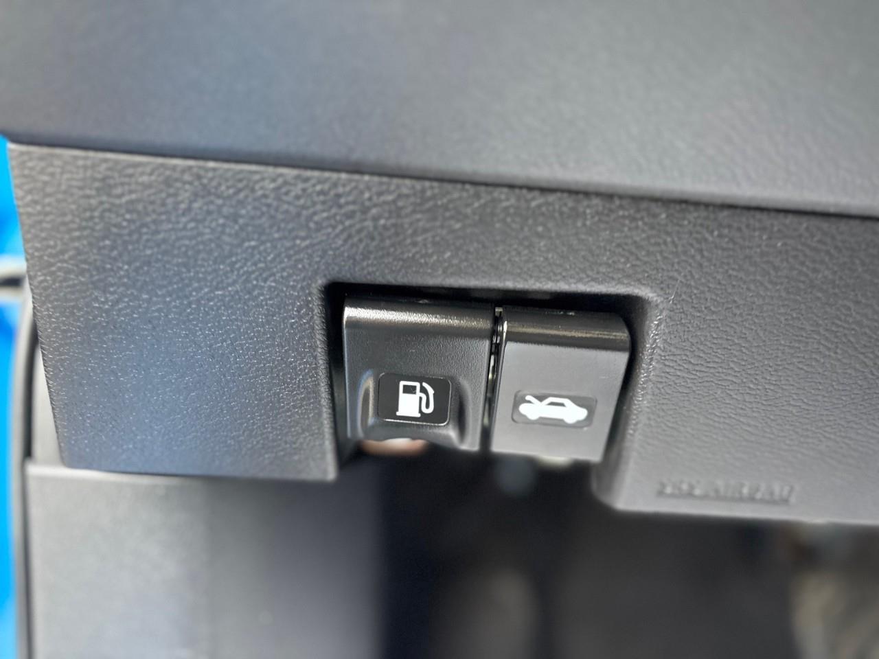 2023 Nissan Versa SR 4DR SEDAN Photo