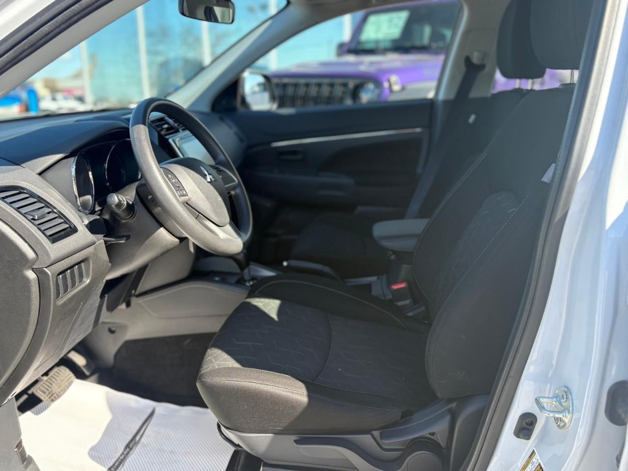 2023 Mitsubishi RVR ES 4dr AWC Photo4