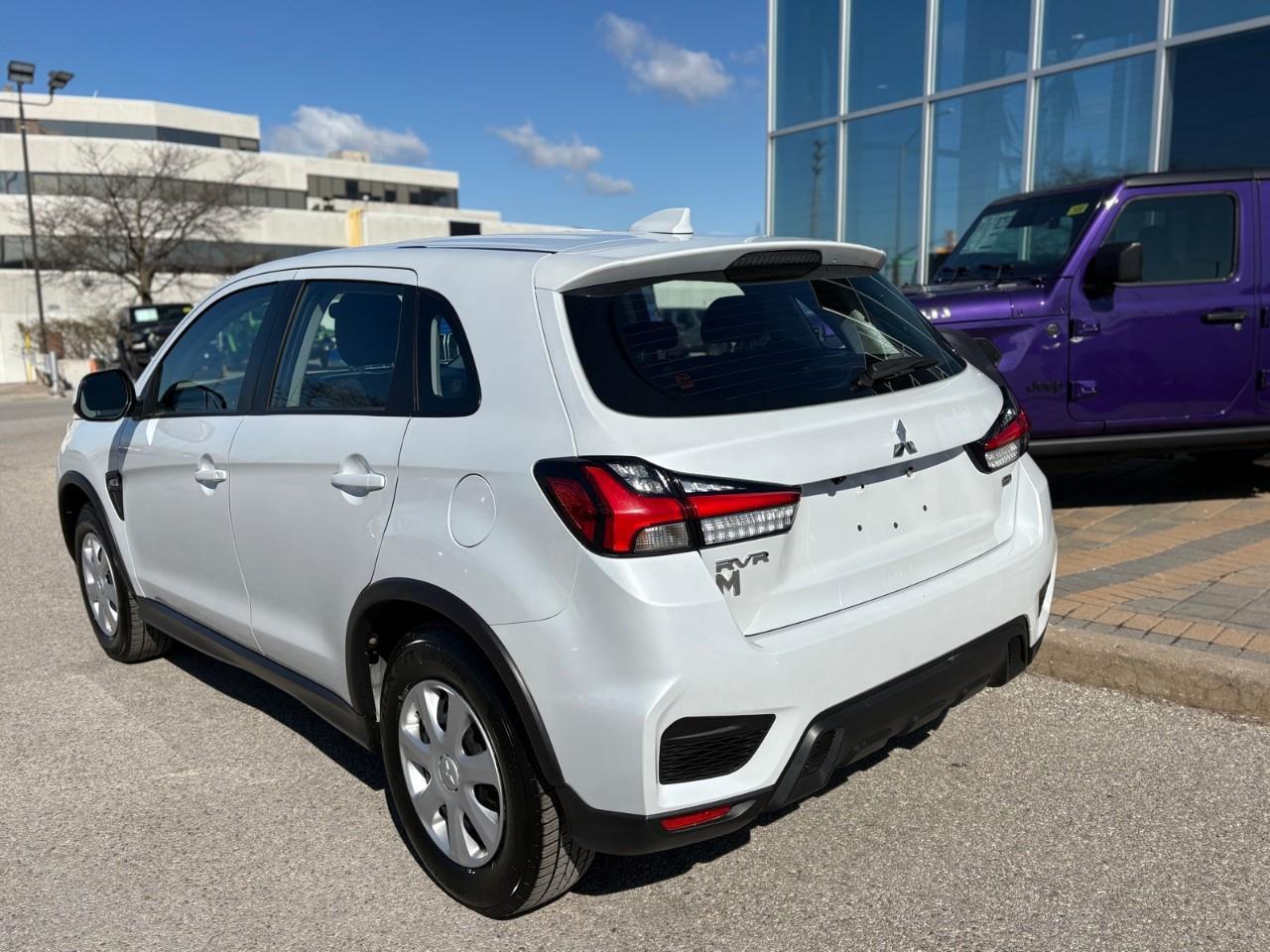 2023 Mitsubishi RVR ES 4dr AWC Photo2