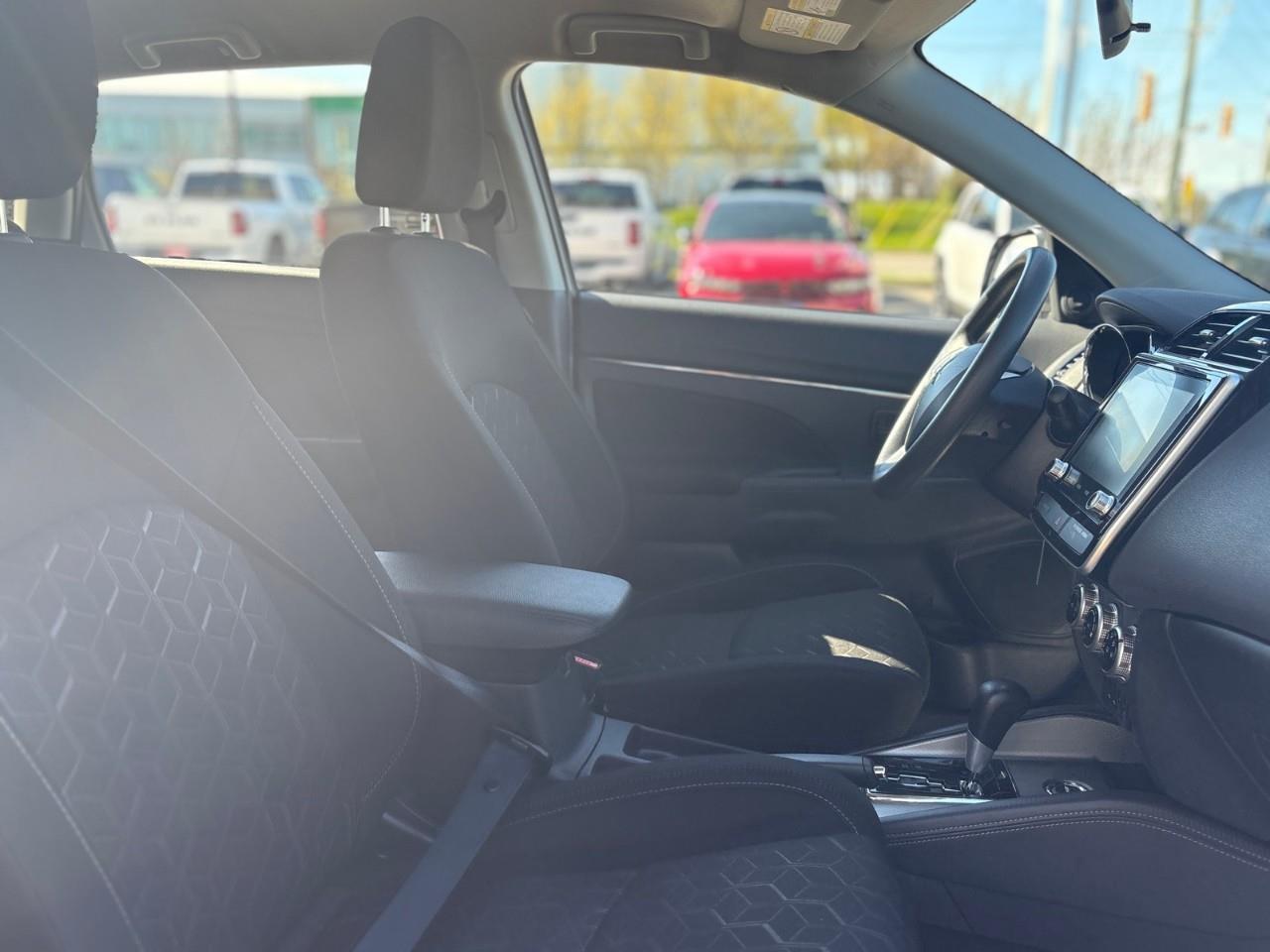 2023 Mitsubishi RVR ES 4dr AWC Photo