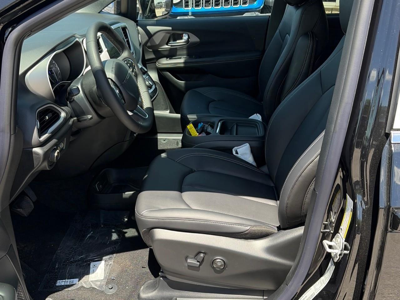 2027 Chrysler Grand Caravan SXT Front-Wheel Drive Passenger Van Photo4