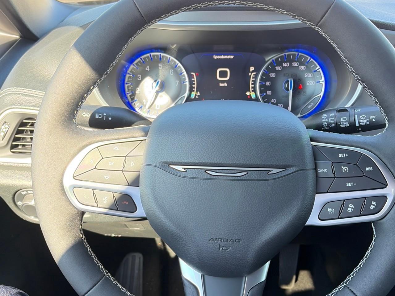 2027 Chrysler Pacifica Select Front-Wheel Drive Passenger Van Photo