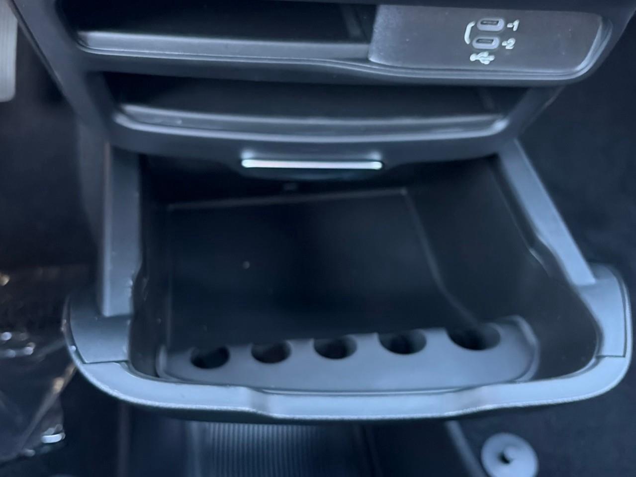 2027 Chrysler Pacifica Select Front-Wheel Drive Passenger Van Photo