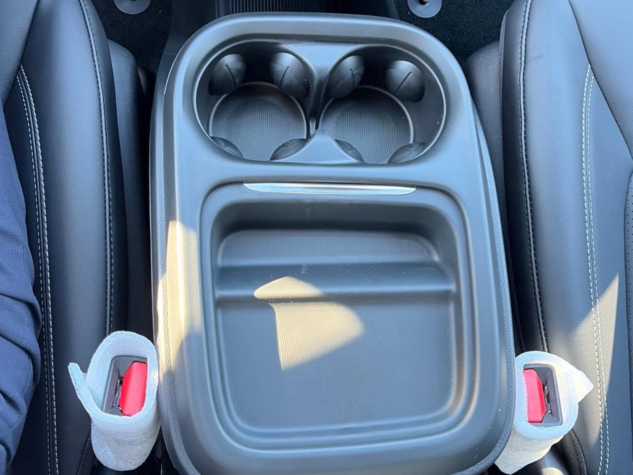 2027 Chrysler Pacifica Select Front-Wheel Drive Passenger Van Photo
