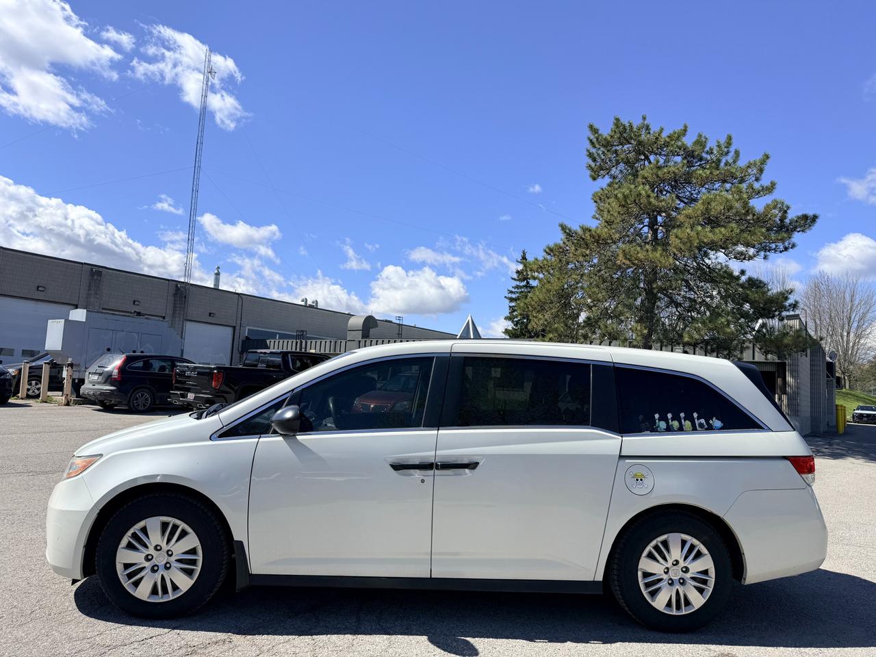 2015 Honda Odyssey LX (A6) Passenger Van Photo