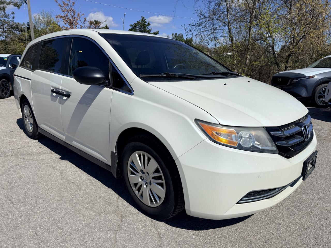 2015 Honda Odyssey LX (A6) Passenger Van Photo