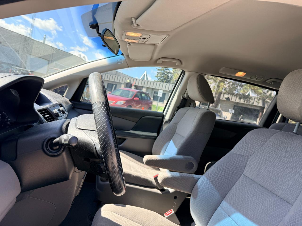 2015 Honda Odyssey LX (A6) Passenger Van Photo