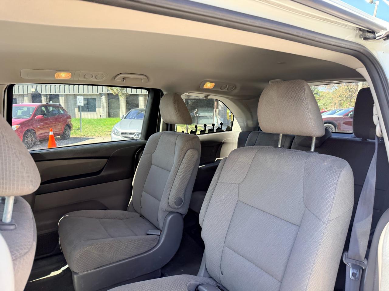 2015 Honda Odyssey LX (A6) Passenger Van Photo