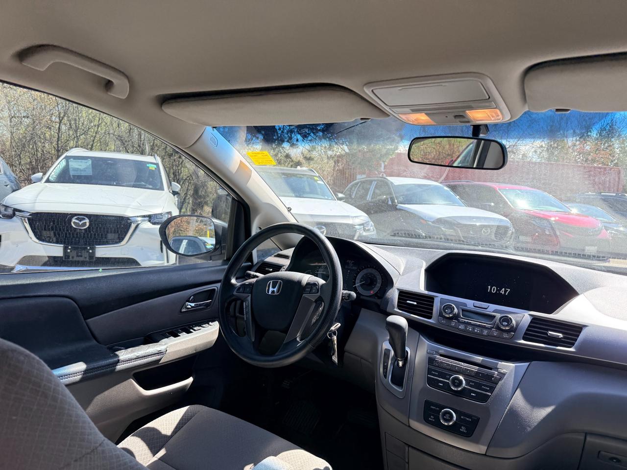 2015 Honda Odyssey LX (A6) Passenger Van Photo