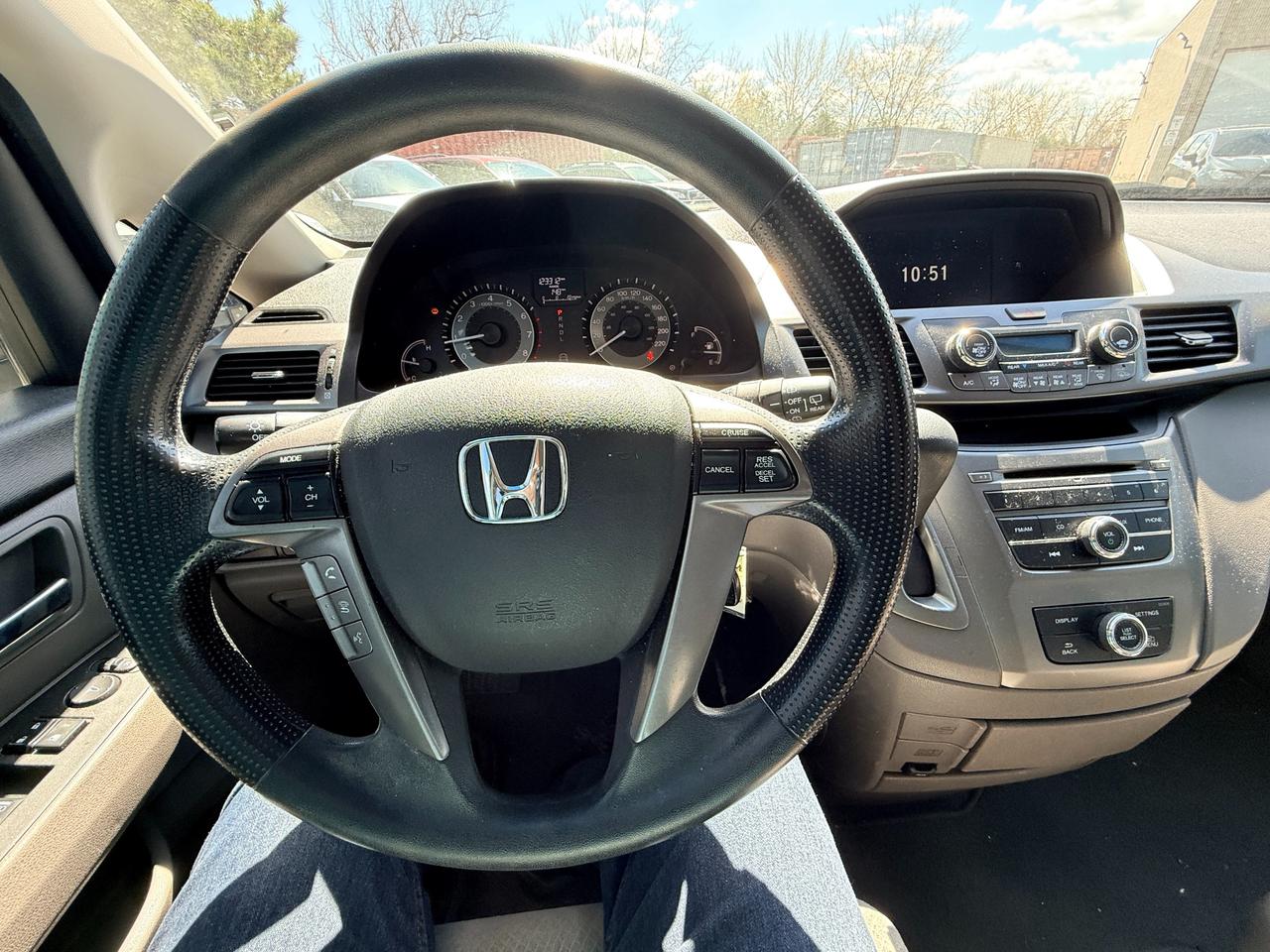 2015 Honda Odyssey LX (A6) Passenger Van Photo