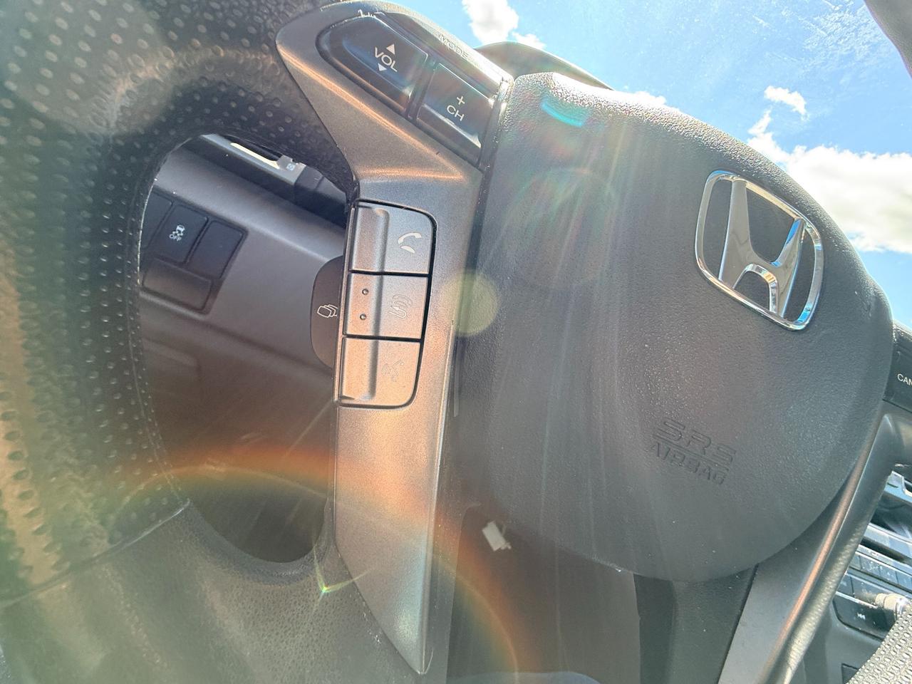 2015 Honda Odyssey LX (A6) Passenger Van Photo