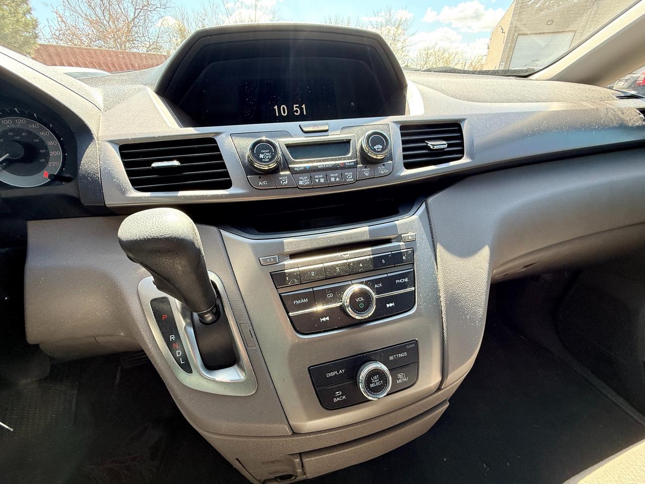 2015 Honda Odyssey LX (A6) Passenger Van Photo