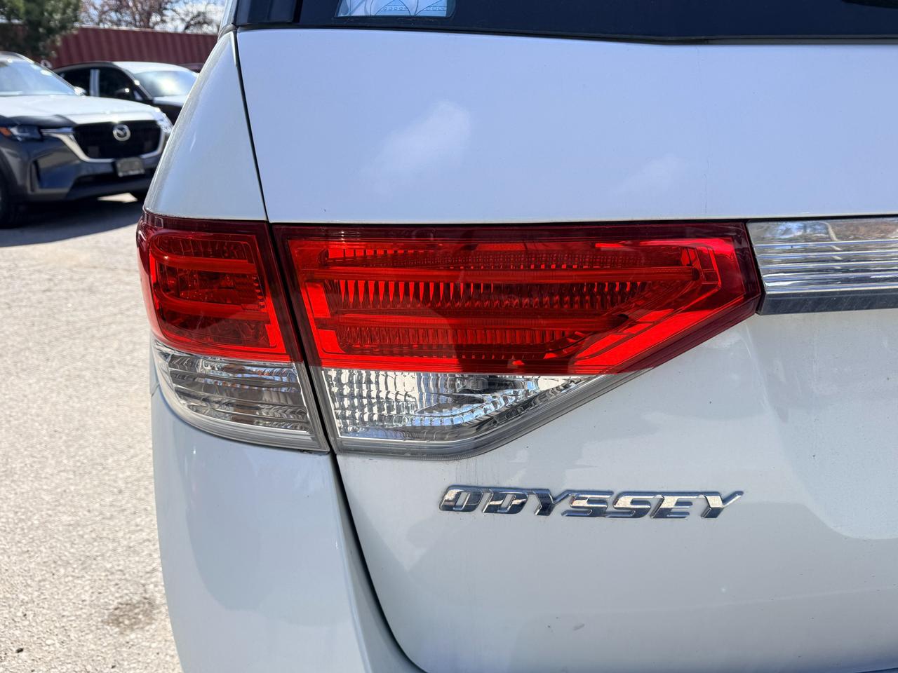 2015 Honda Odyssey LX (A6) Passenger Van Photo