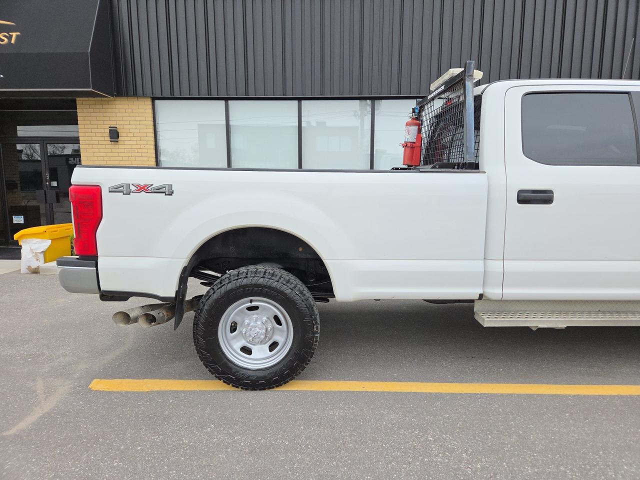 2018 Ford F-350 XL 4WD 6.7L POWER STROKE DIESEL-CREW CAB 8' BOX!! Photo