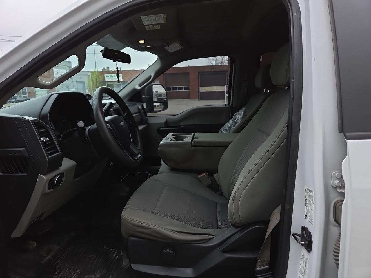 2018 Ford F-350 XL 4WD 6.7L POWER STROKE DIESEL-CREW CAB 8' BOX!! Photo