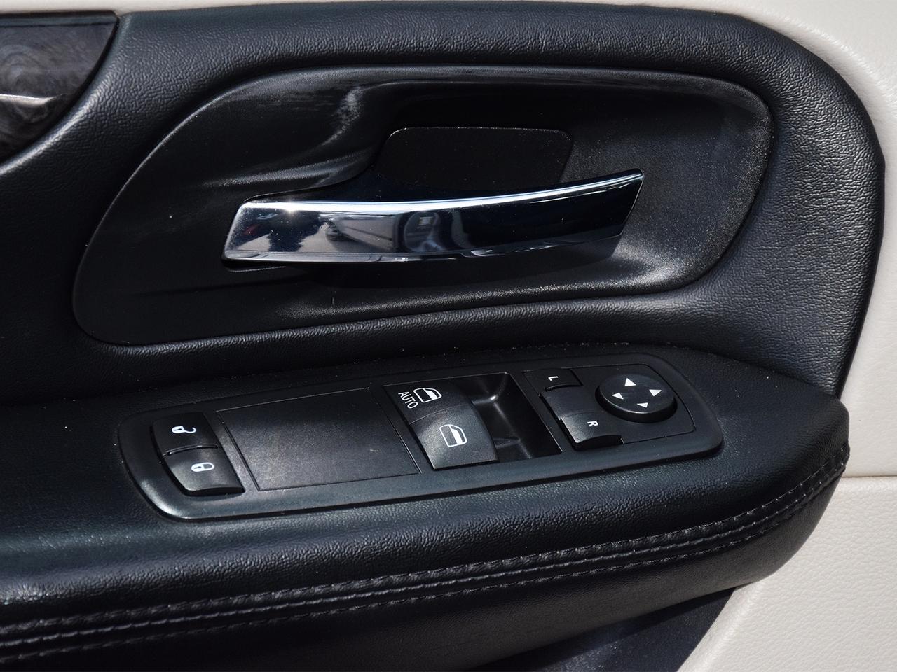 2017 Dodge Grand Caravan SE ~Heated Mirrors ~Stow 'N Go ~A/C ~Clean Carfax Photo