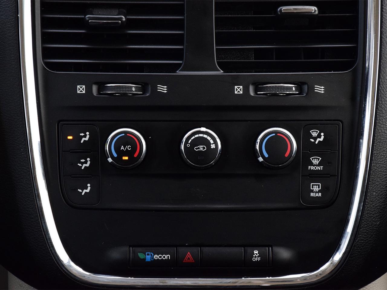 2017 Dodge Grand Caravan SE ~Heated Mirrors ~Stow 'N Go ~A/C ~Clean Carfax Photo