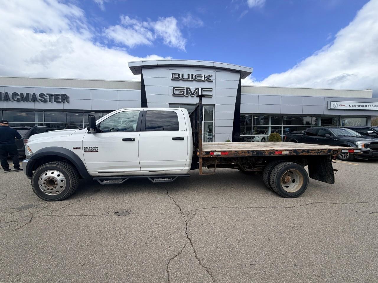 2017 RAM Ram 5500 Cab-Chassis SLTSLT, CASSIS, 6.4L HEMI V8, 4X4, CREW CAB, AS-TR Photo