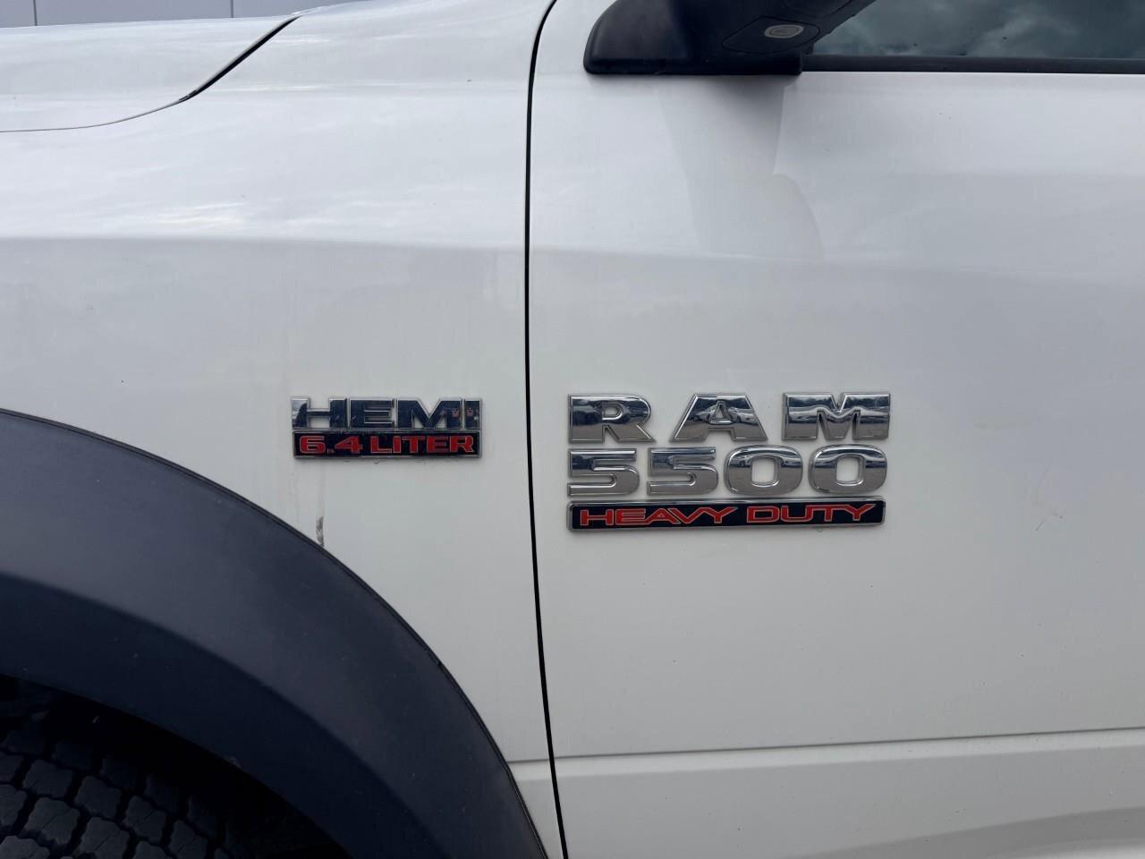 2017 RAM Ram 5500 Cab-Chassis SLTSLT, CASSIS, 6.4L HEMI V8, 4X4, CREW CAB, AS-TR Photo