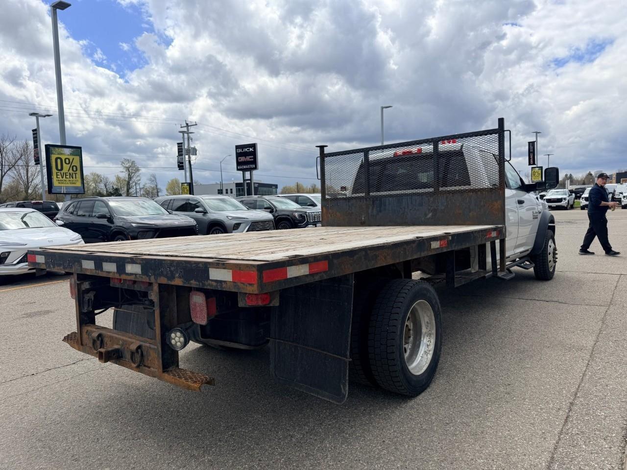 2017 RAM Ram 5500 Cab-Chassis SLTSLT, CASSIS, 6.4L HEMI V8, 4X4, CREW CAB, AS-TR Photo