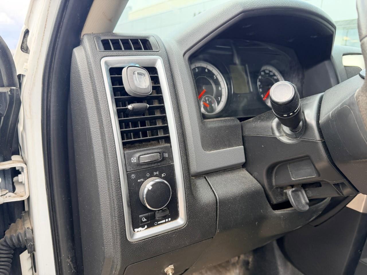 2017 RAM Ram 5500 Cab-Chassis SLTSLT, CASSIS, 6.4L HEMI V8, 4X4, CREW CAB, AS-TR Photo