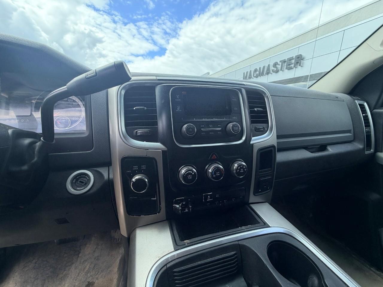 2017 RAM Ram 5500 Cab-Chassis SLTSLT, CASSIS, 6.4L HEMI V8, 4X4, CREW CAB, AS-TR Photo