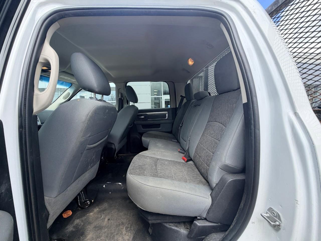 2017 RAM Ram 5500 Cab-Chassis SLTSLT, CASSIS, 6.4L HEMI V8, 4X4, CREW CAB, AS-TR Photo