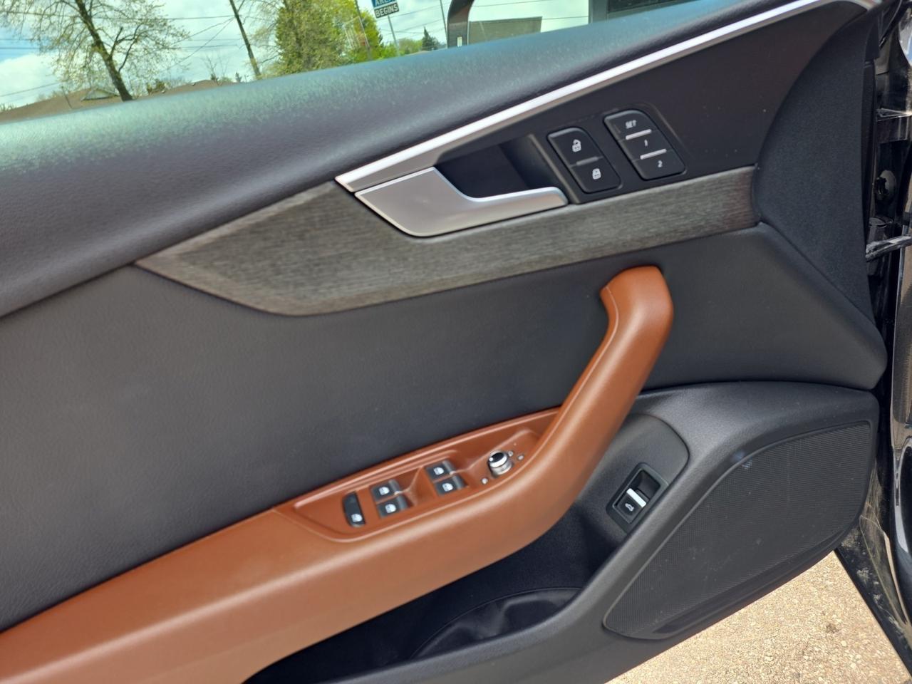 2019 Audi A4 Progressiv * CARPLAY / 360 CAMERA / BLIND SPOT / R Photo