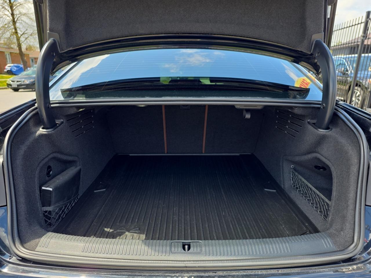 2019 Audi A4 Progressiv * CARPLAY / 360 CAMERA / BLIND SPOT / R Photo