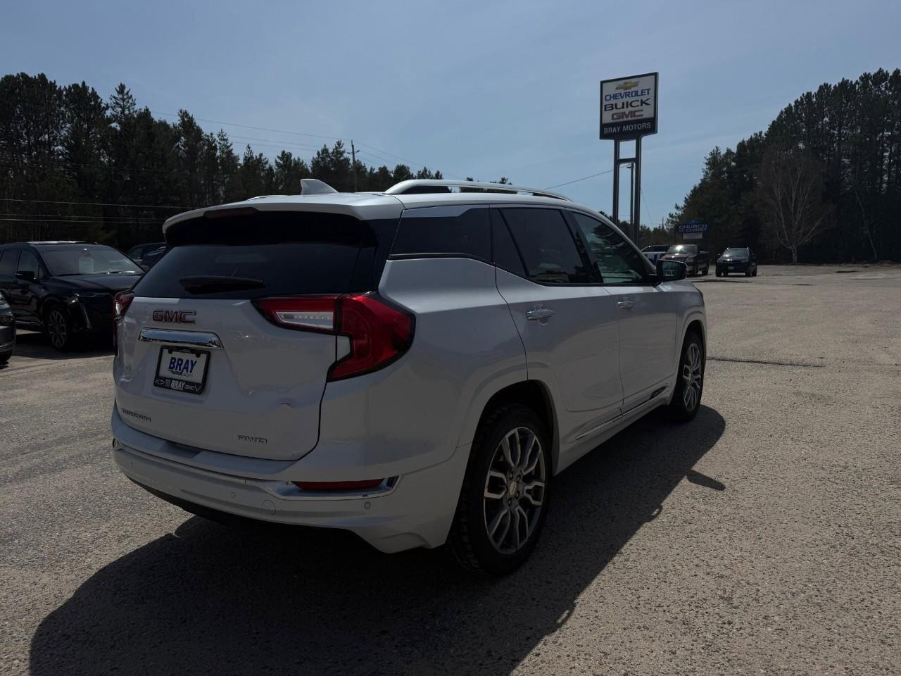 2024 GMC Terrain Denali ALL WEATHER MATS. SUNROOF. LEATHER. Photo