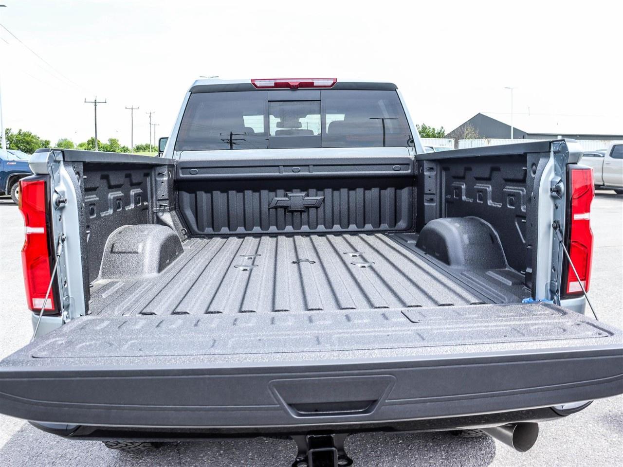 2026 Chevrolet Silverado 3500HD 4WD Crew Cab Standard Box LT Photo
