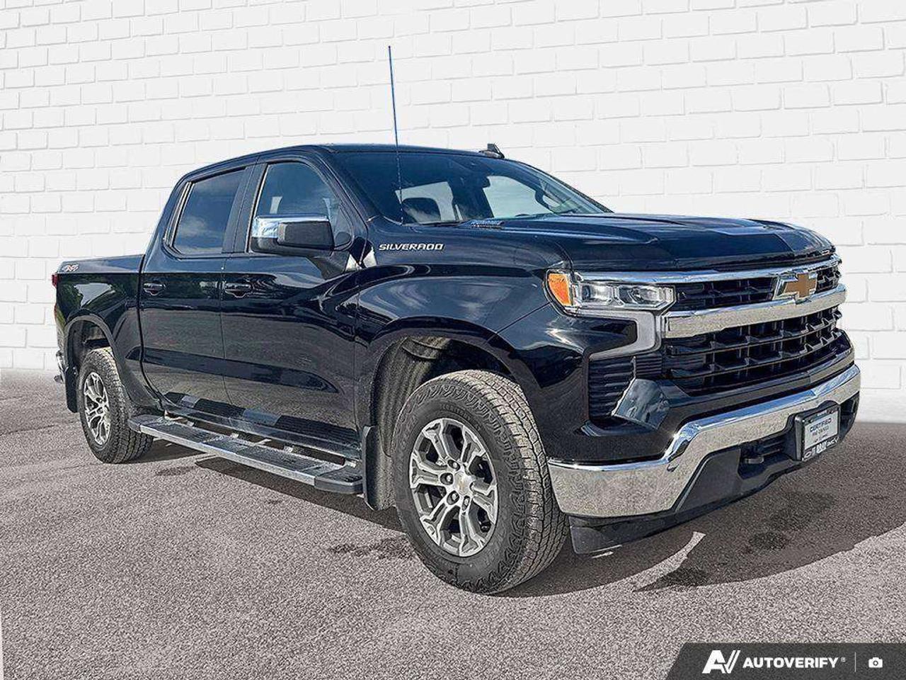 2024 Chevrolet Silverado 1500 LEASE RETURN. RUNNING BOARDS. TONNEAU COVER. TRAILERING PKG. Z71 OFF ROAD PKG. TRUE NORTH EDITION. Photo