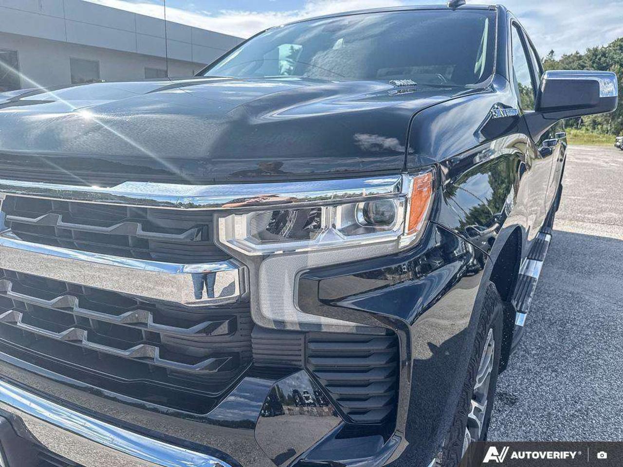 2024 Chevrolet Silverado 1500 LEASE RETURN. RUNNING BOARDS. TONNEAU COVER. TRAILERING PKG. Z71 OFF ROAD PKG. TRUE NORTH EDITION. Photo