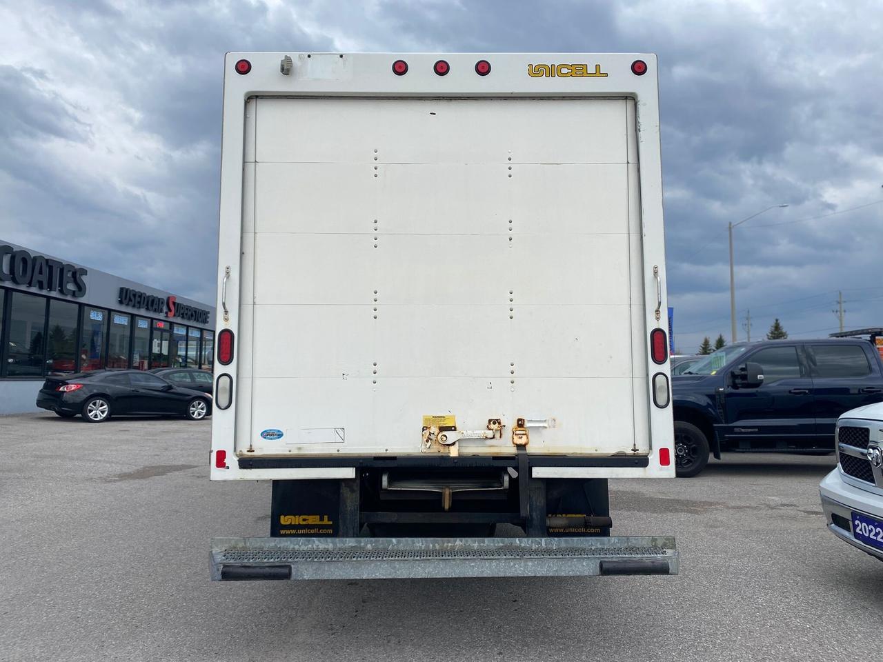 2018 Ford E-Series Cutaway E-450 CUBE VAN Photo2