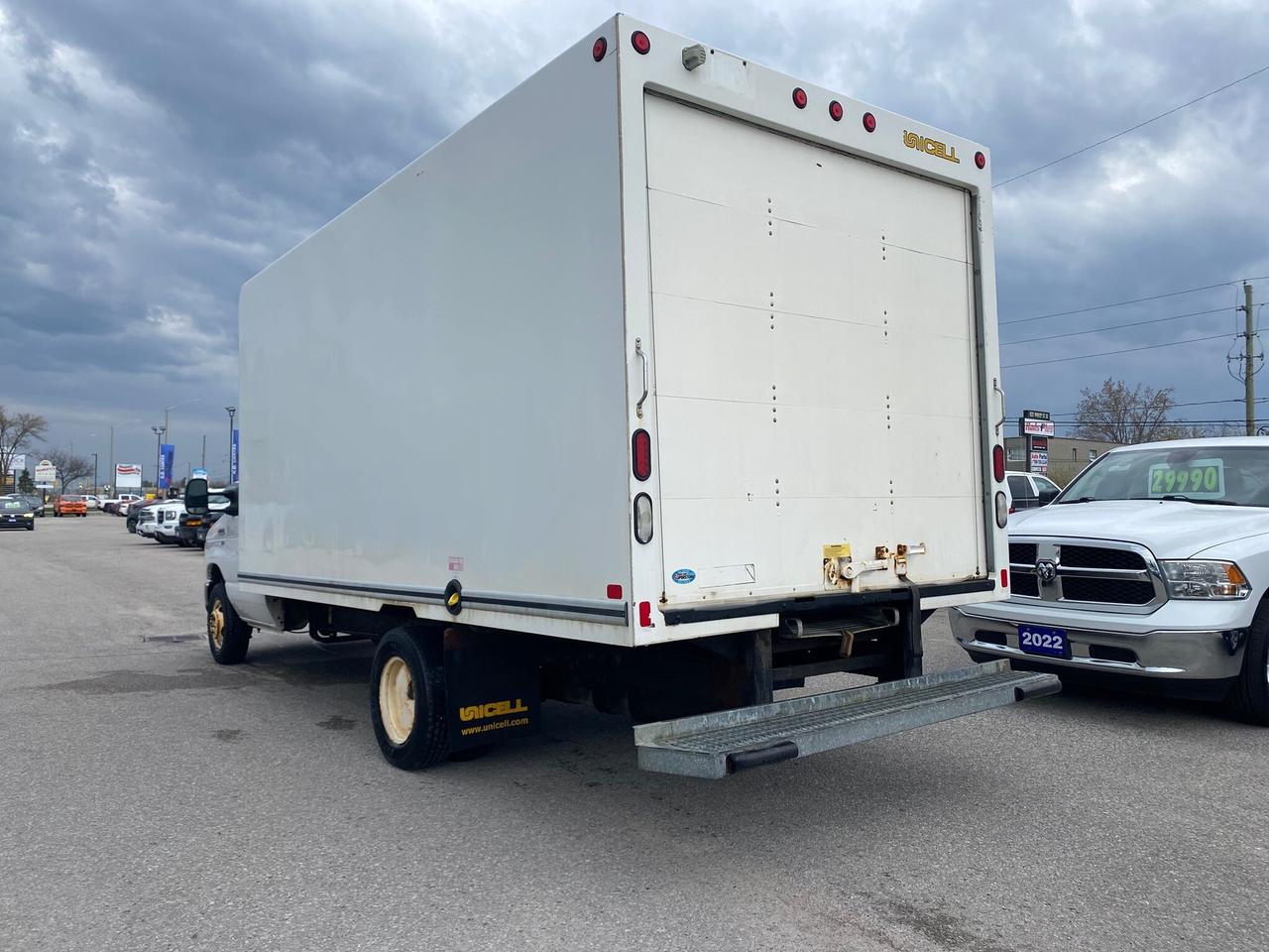 2018 Ford E-Series Cutaway E-450 CUBE VAN Photo