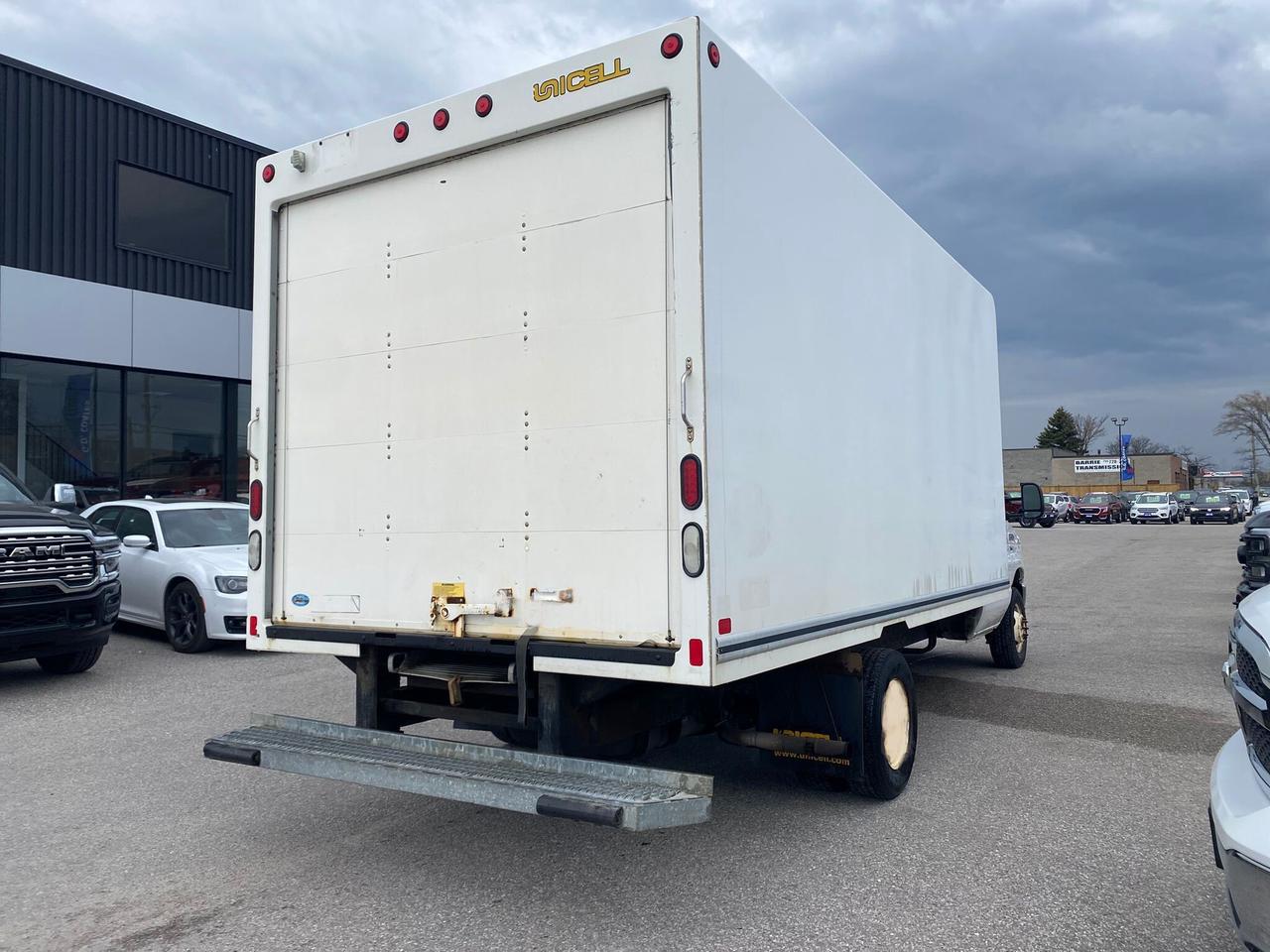 2018 Ford E-Series Cutaway E-450 CUBE VAN Photo3