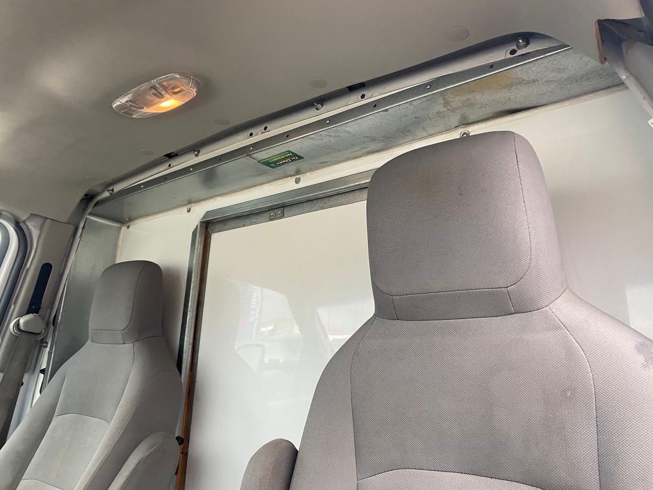 2018 Ford E-Series Cutaway E-450 CUBE VAN Photo