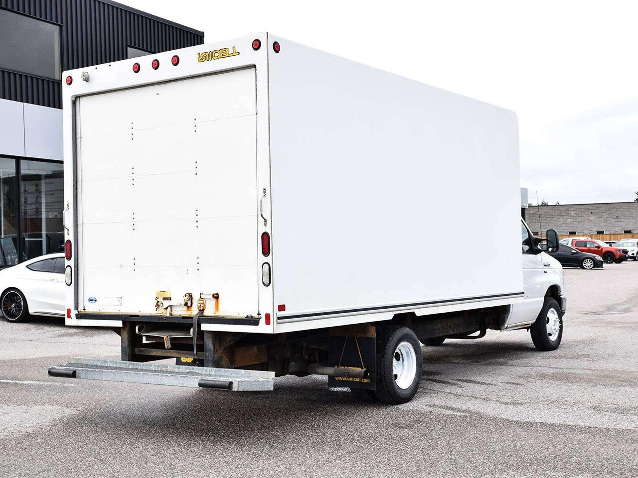 2018 Ford E-Series Cutaway E-450 CUBE VAN Photo4